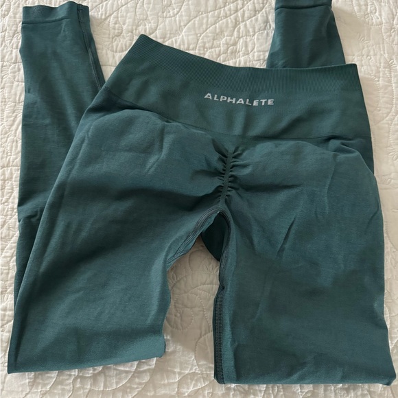 Alphalete Pants - Beautiful color! Turquoise color
Firm on price
Worn 3 times. Cleaning out closet